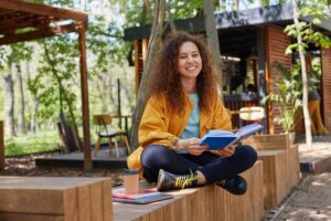 MUJER EMPODERADA APRENDIENDO DE AMOR PROPIO Y CONFIANZA